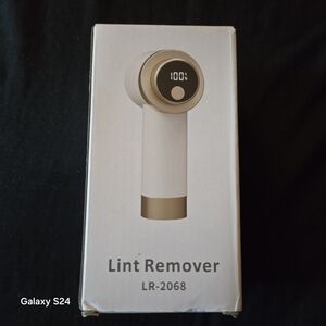 Source Unknown Lint Remover - White and Gold